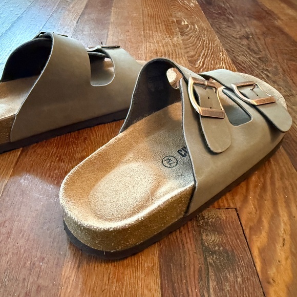 Cushionaire Lane Cork Footbed Sandal - Brown | size 7M - Picture 6 of 7